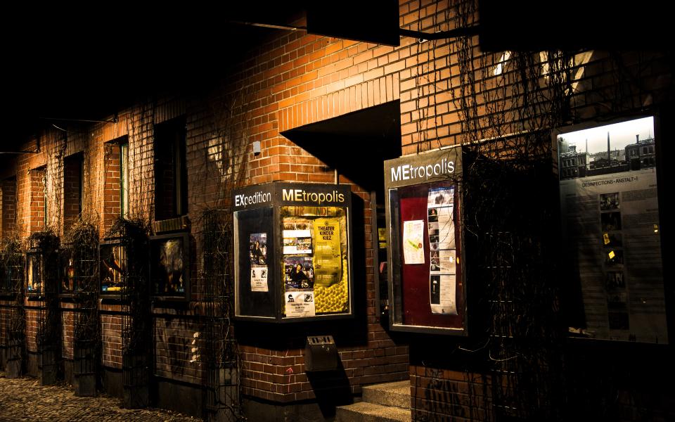 Eingang des Theaters