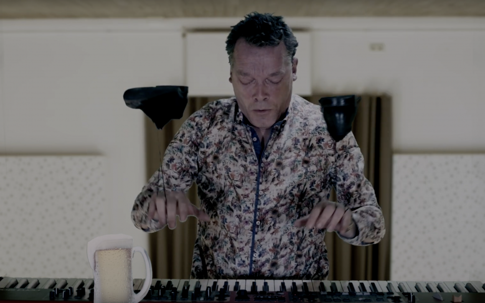 HALSÜBERKOPF (c) François Sarhan