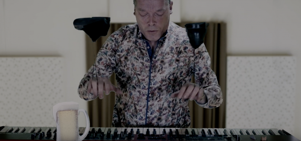 HALSÜBERKOPF (c) François Sarhan